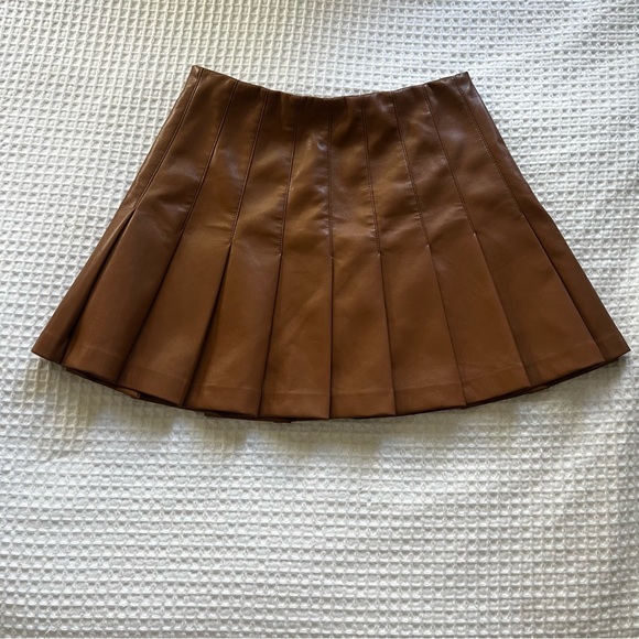 NEW Alice + Olivia Carter Vegan Camel Pleated Leather Skirt 4 - Picture 10 of 11
